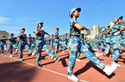 校(xiào)園軍訓-齊步走