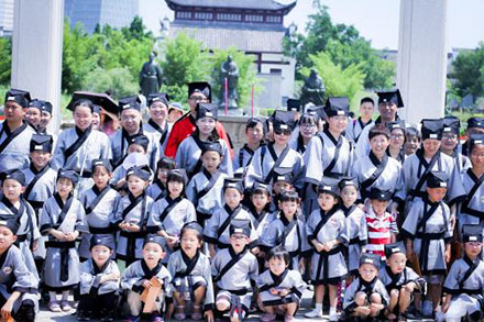 中小(xiǎo)學研學配圖-國(guó)學合照(zhào)